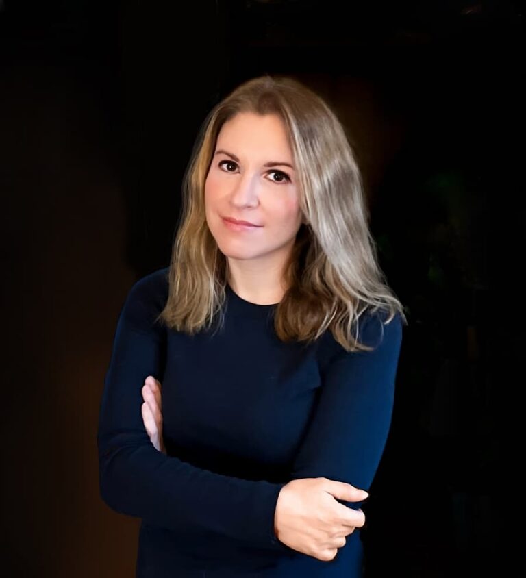Jennifer E Archer author of Into the Deep Blue YA novel